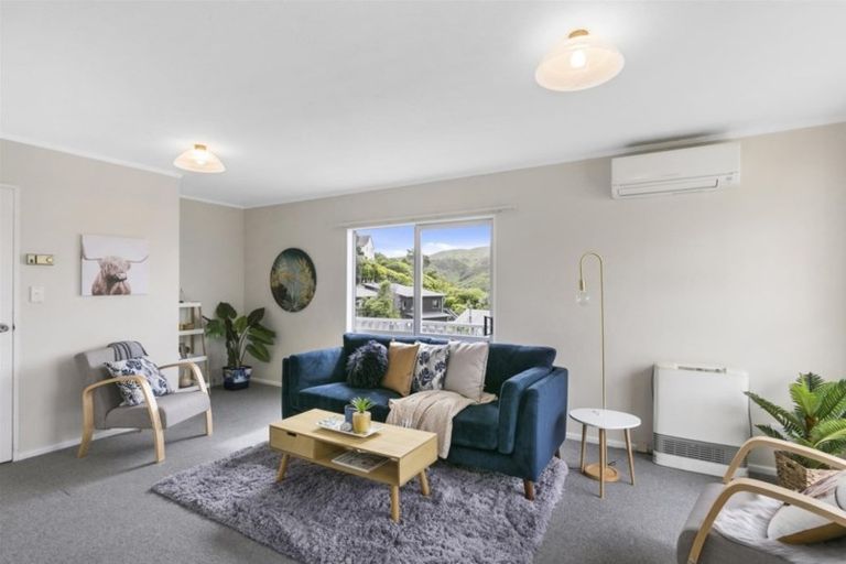 Photo of property in 18 Cambrian Street, Churton Park, Wellington, 6037