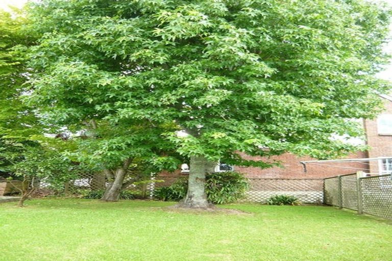 Photo of property in 50 Golf Road, New Lynn, Auckland, 0600