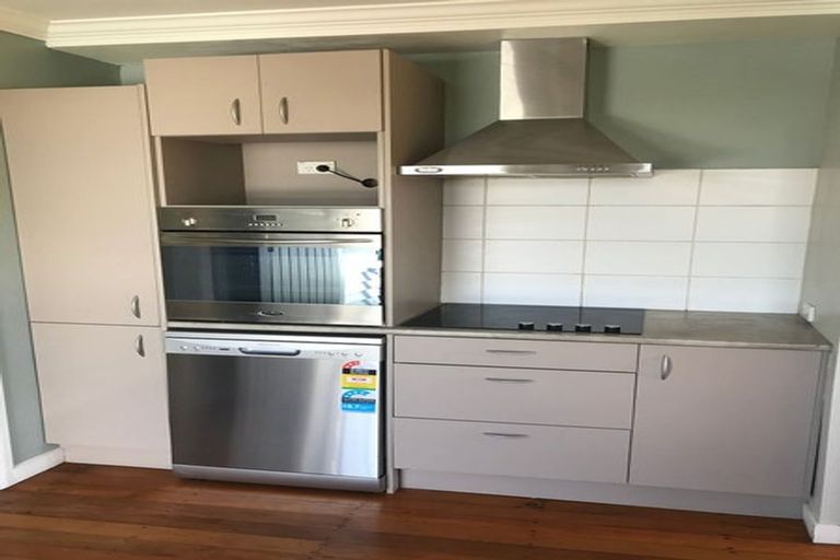 Photo of property in 39 Paritutu Road, Spotswood, New Plymouth, 4310