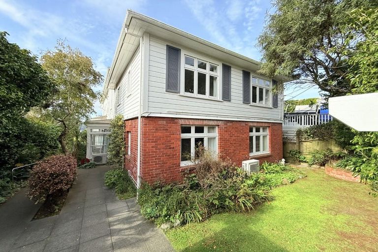Photo of property in 45a-b Rawhiti Terrace, Kelburn, Wellington, 6012