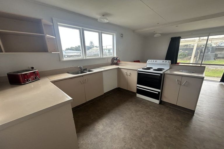 Photo of property in 4 Ashton Terrace, Castlecliff, Whanganui, 4501