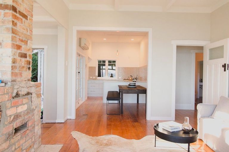 Photo of property in 112 Queen Street, Northcote Point, Auckland, 0627