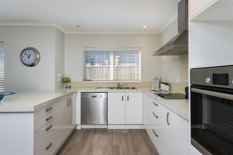 Photo of property in 105 Lakes Boulevard, Pyes Pa, Tauranga, 3112