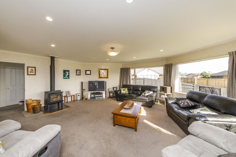 Photo of property in 44 Peter Hall Drive, Kelvin Grove, Palmerston North, 4414