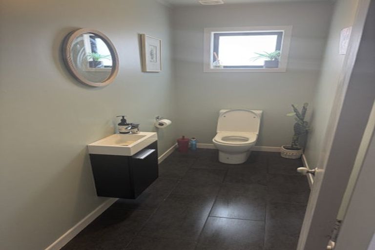 Photo of property in 158 Akaroa Drive, Maupuia, Wellington, 6022