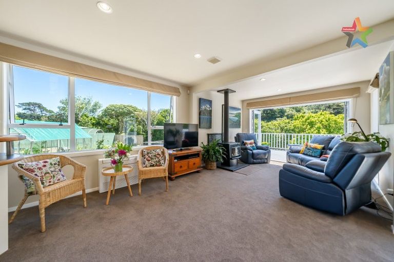 Photo of property in 14 Te Whiti Grove, Korokoro, Lower Hutt, 5012