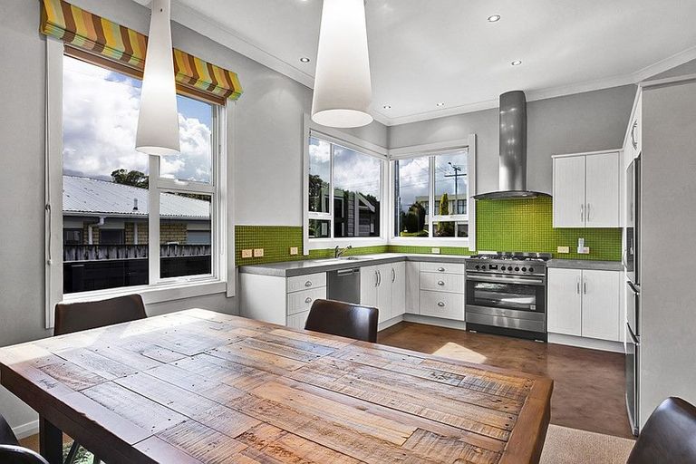 Photo of property in 30 Puriri Street, Hawera, 4610