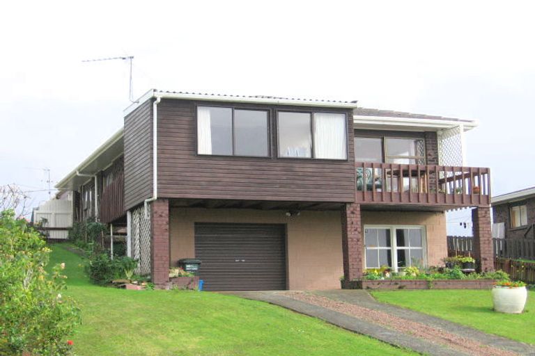 Photo of property in 31 Rosario Crescent, Red Beach, 0932