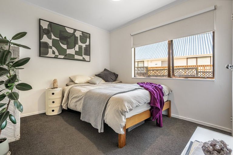 Photo of property in 2/43 Sabulite Road, Kelston, Auckland, 0602