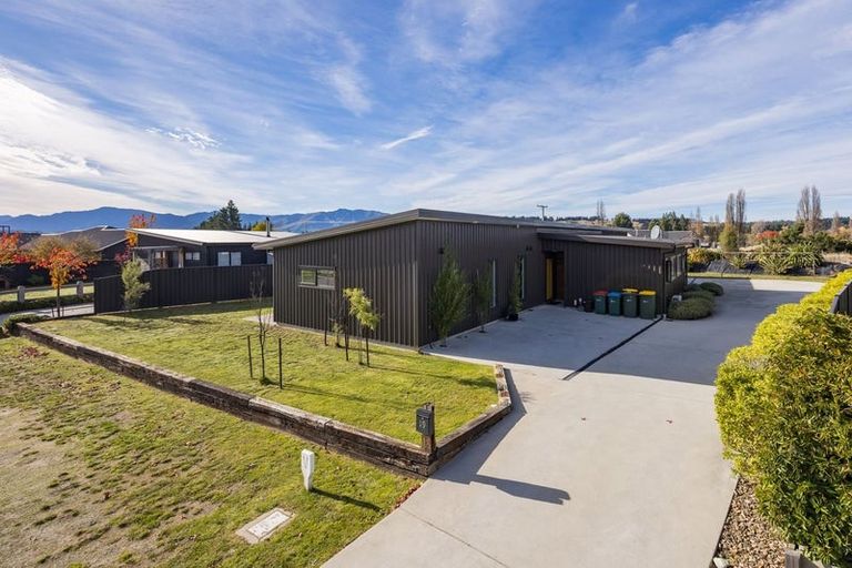 Photo of property in 19 Kingfisher Crescent, Albert Town, Wanaka, 9305