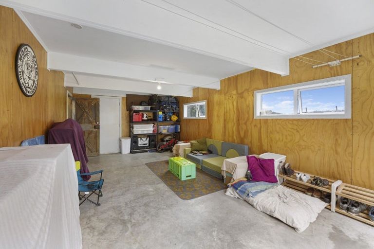 Photo of property in 1 Innes Way, Newlands, Wellington, 6037