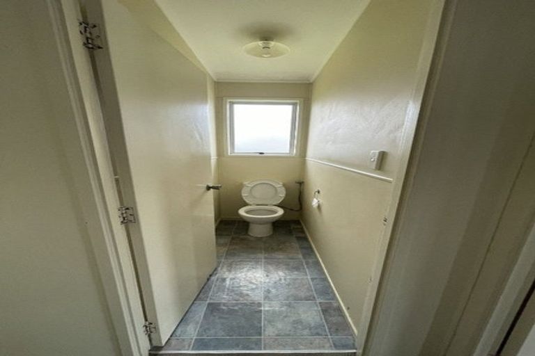 Photo of property in 28 Hinton Place, Weymouth, Auckland, 2103
