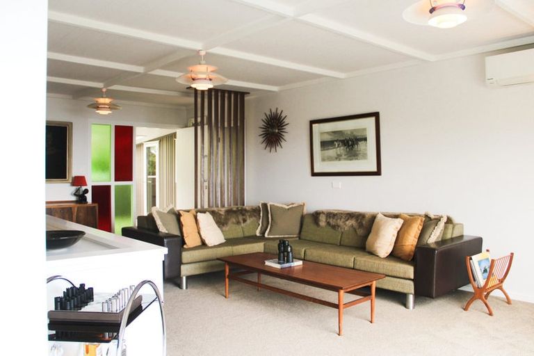 Photo of property in 15 Piha Road, Piha, New Lynn, 0772
