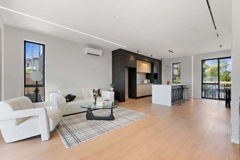 Photo of property in 6/36 William Souter Street, Forrest Hill, Auckland, 0620