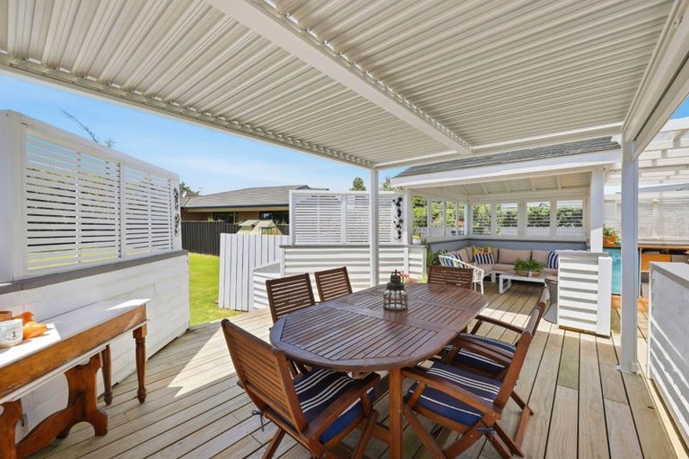 Photo of property in 6 Vela Place, Clarks Beach, 2122
