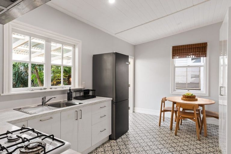 Photo of property in 14 Root Street, Gisborne, 4010