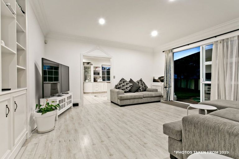 Photo of property in 18 Mansion Court, West Harbour, Auckland, 0618