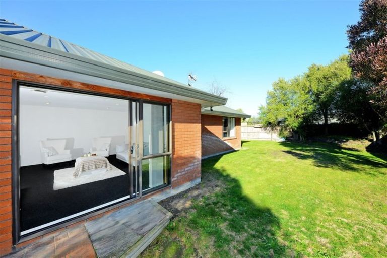 Photo of property in 10 Millcroft Place, Parklands, Christchurch, 8083