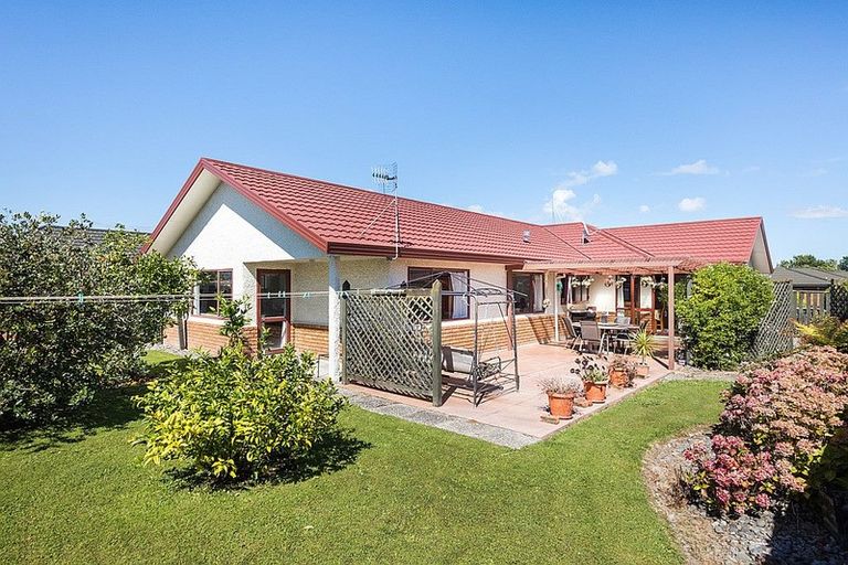 Photo of property in 14 Montana Way, Milson, Palmerston North, 4414
