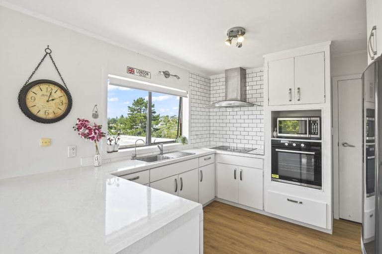Photo of property in 1/170 Stapleford Crescent, Browns Bay, Auckland, 0630