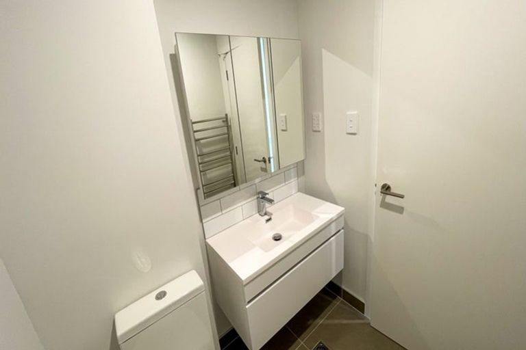 Photo of property in 13 Whanui Place, Mangere Bridge, Auckland, 2022