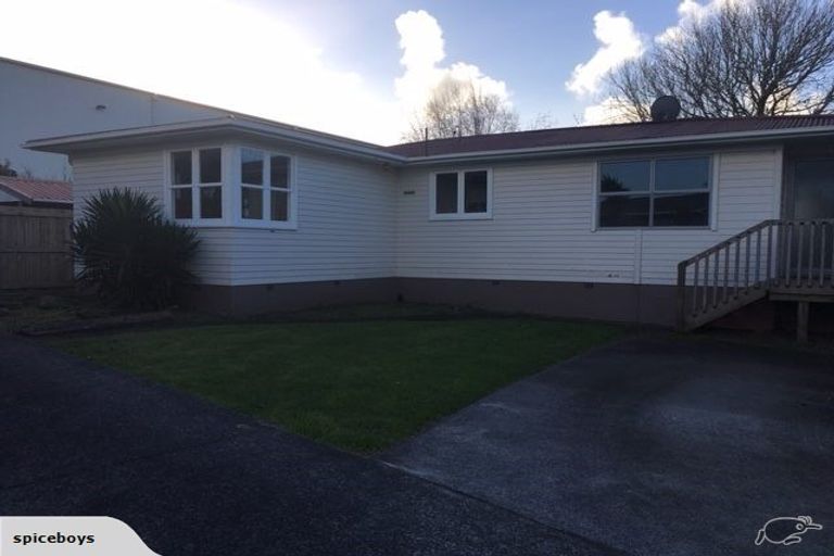 Photo of property in 24 Justin Place, Te Atatu Peninsula, Auckland, 0610