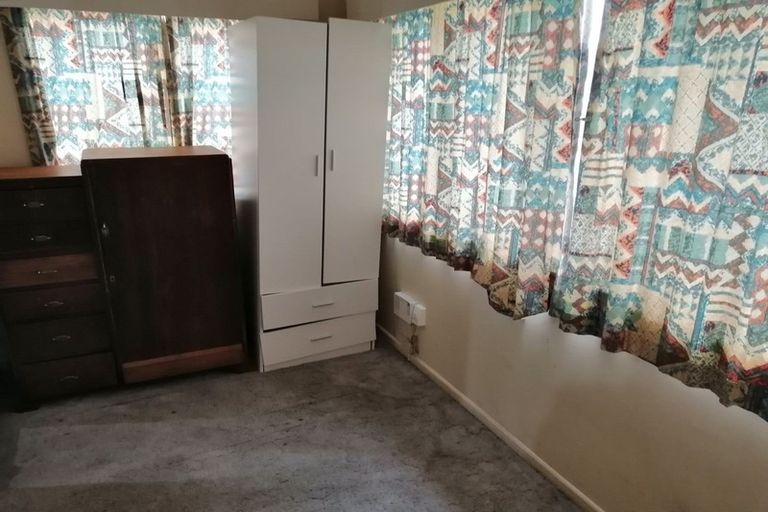 Photo of property in 3170 Great North Road, New Lynn, Auckland, 0600