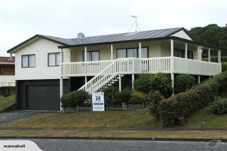 Photo of property in 17 Reeves Road, Acacia Bay, Taupo, 3330