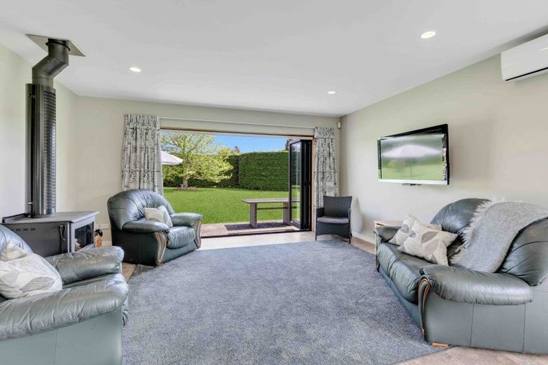 Photo of property in 27 Pohutukawa Drive, Levin, 5571
