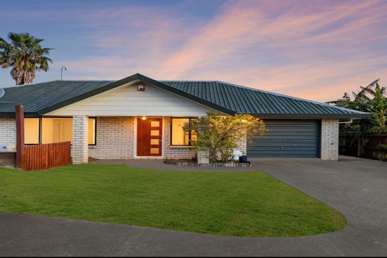 Photo of property in 2/19 Wai Iti Place, Clendon Park, Auckland, 2103