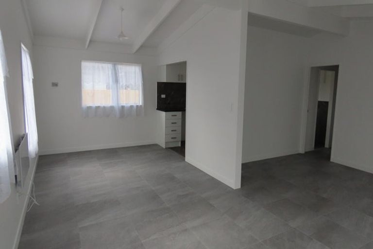 Photo of property in 77 Chichester Drive, Rosehill, Papakura, 2113