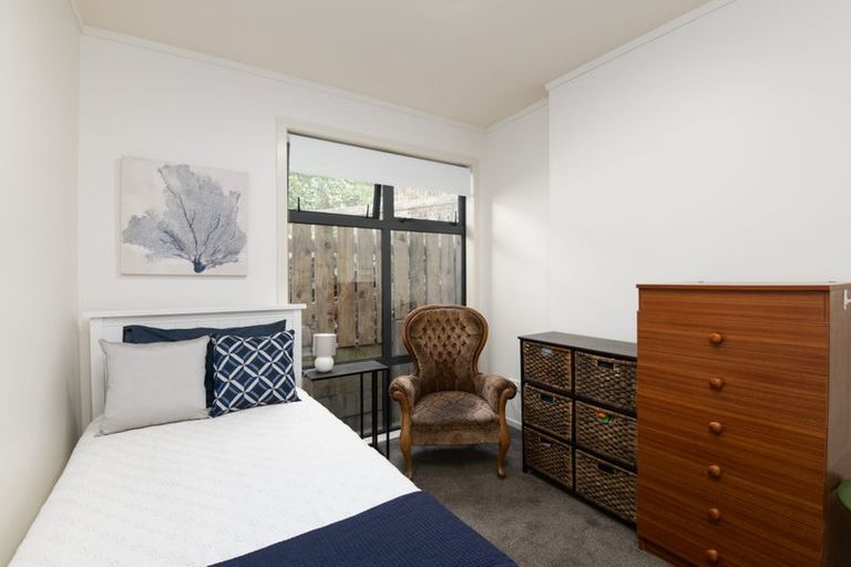 Photo of property in 42 Kenepuru Drive, Tawa, Wellington, 5028