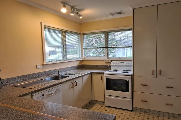 Photo of property in 12 Clouston Street, Saint Martins, Christchurch, 8022