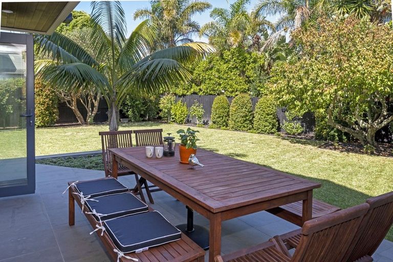 Photo of property in 8 Gulf Crest, Bucklands Beach, Auckland, 2012