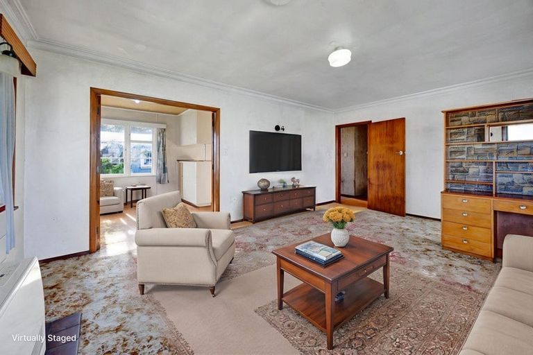 Photo of property in 28 Cambridge Street, Patea, 4520