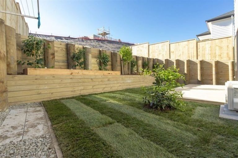 Photo of property in 104 Godfrey Drive, Orewa, 0931