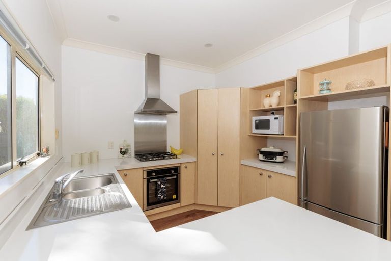 Photo of property in 6 Chippenham Grove, Churton Park, Wellington, 6037