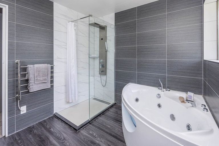Photo of property in 16 Garthwood Road, Hillcrest, Hamilton, 3216