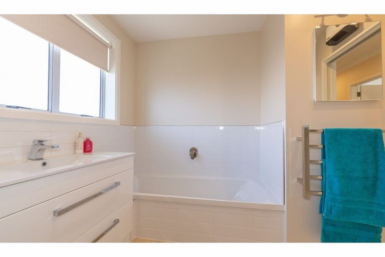 Photo of property in 335 Woodham Road, Wainoni, Christchurch, 8061