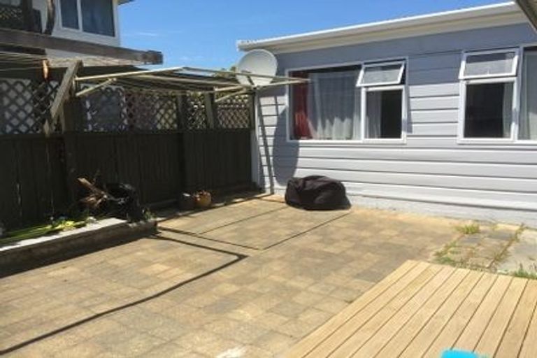 Photo of property in 207 Onepu Road, Lyall Bay, Wellington, 6022
