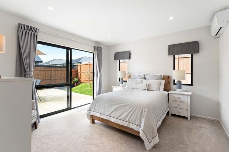 Photo of property in 24 Opouatu Avenue, Glenbrook, 2681