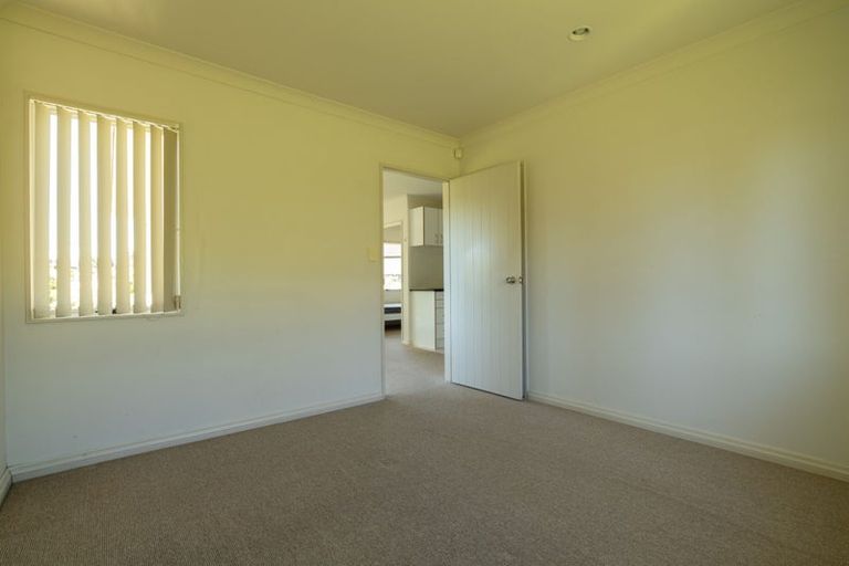 Photo of property in 16 Andara Close, Pinehill, Auckland, 0632