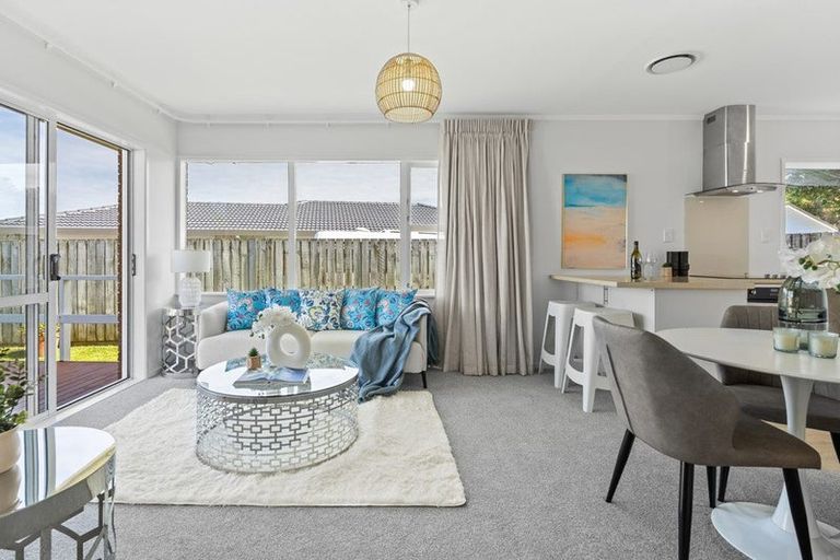 Photo of property in 3/5 Empire Road, Orewa, 0931