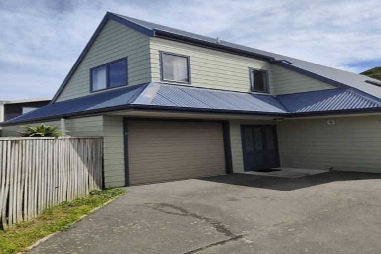 Photo of property in 162 Queens Drive, Lyall Bay, Wellington, 6022