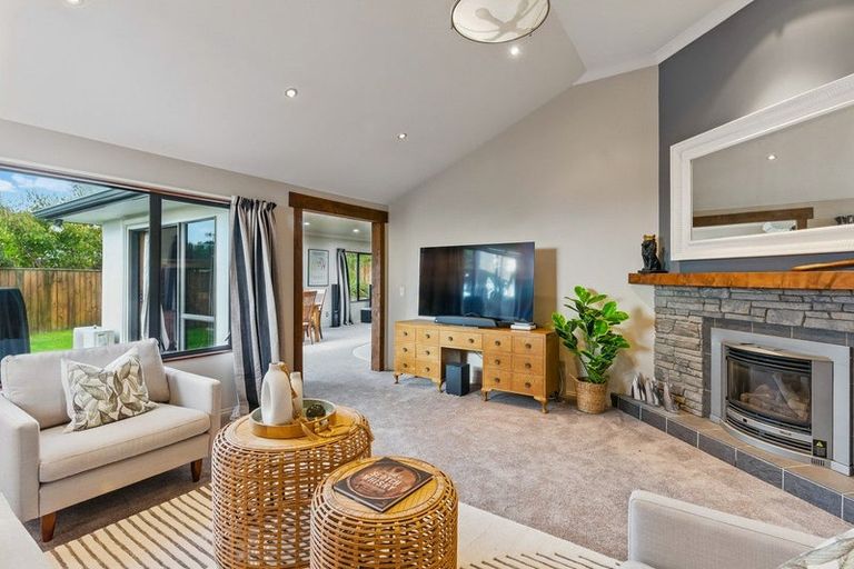 Photo of property in 5 Cadastral Court, Paraparaumu, 5032