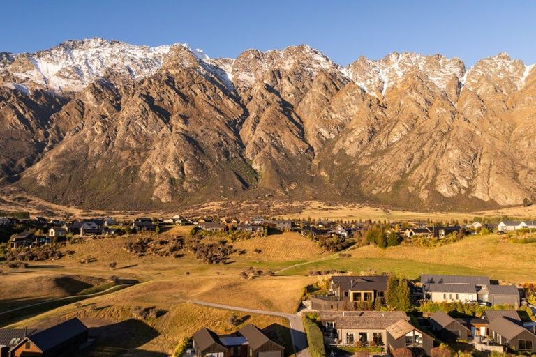 Photo of property in 14b Kinross Lane, Jacks Point, Queenstown, 9371