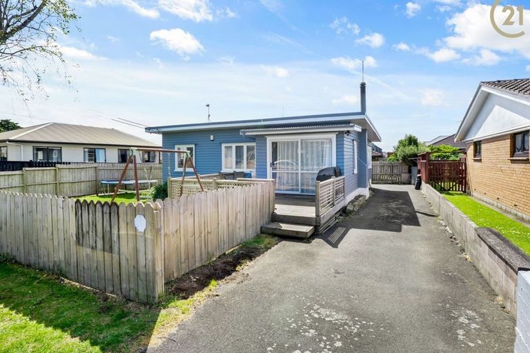 Photo of property in 1/1 Margaret Street, Papakura, 2110