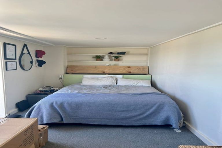 Photo of property in 106 Nicholson Road, Khandallah, Wellington, 6035