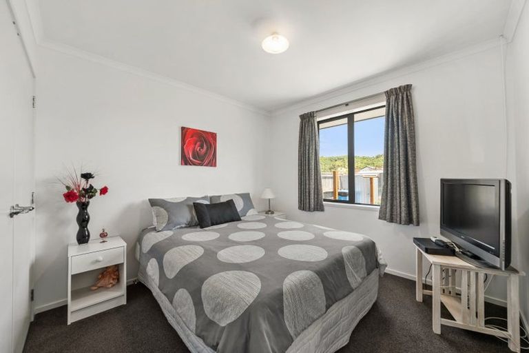 Photo of property in 16 Weka Place, Picton, 7220