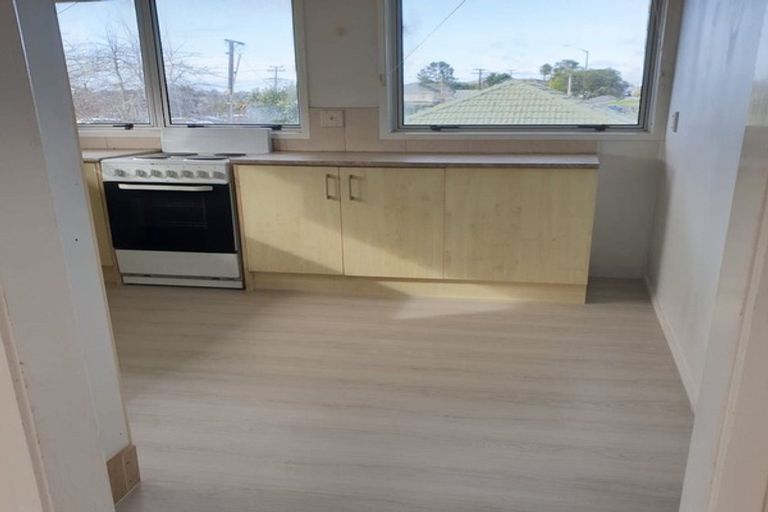 Photo of property in 940 East Coast Road, Northcross, Auckland, 0630